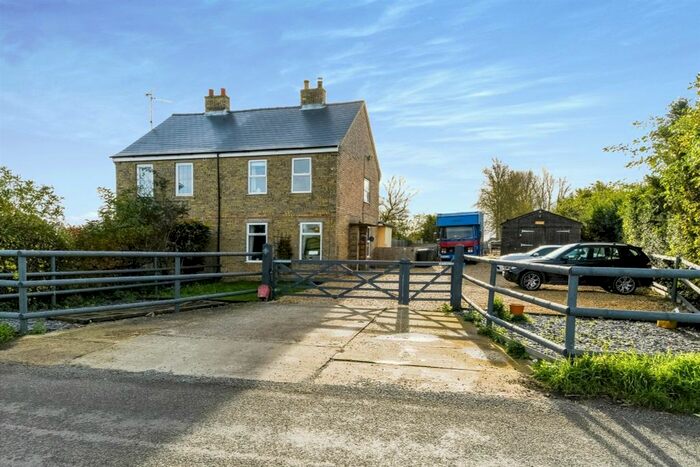 3 Bedroom Semi-Detached House For Sale In Stow Road, Outwell, Wisbech, PE14