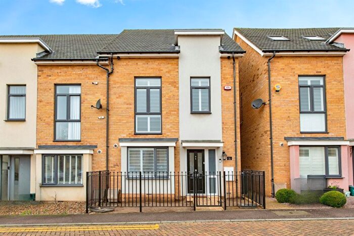 3 Bedroom End Terrace House For Sale In Courts Way, Aveley, South Ockendon, RM15