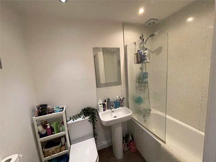 2 Bedroom Apartment To Rent In Courthill Road, Lewisham, London, SE13