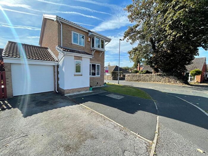 3 Bedroom Detached House For Sale In Park Lands, Ossett, WF5