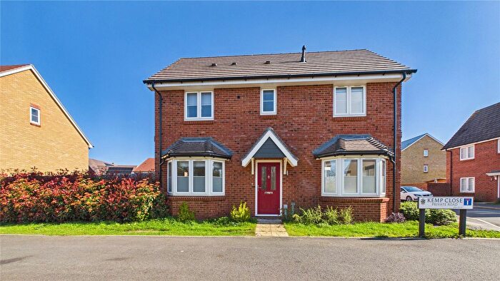 3 Bedroom Detached House For Sale In Ash, Aldershot, Surrey, GU12