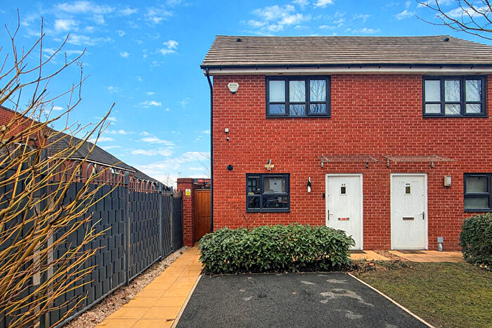 2 Bedroom Semi Detached House To Rent In Bugle Close, Salford, M7