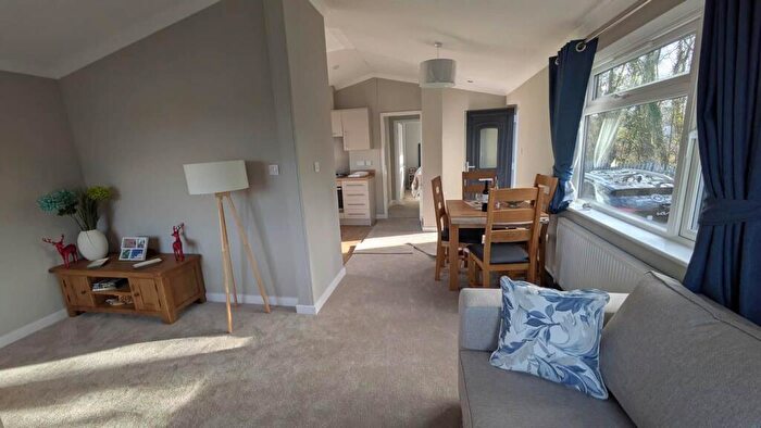 2 Bedroom Park Home For Sale In Whitland, Carmarthenshire, SA34