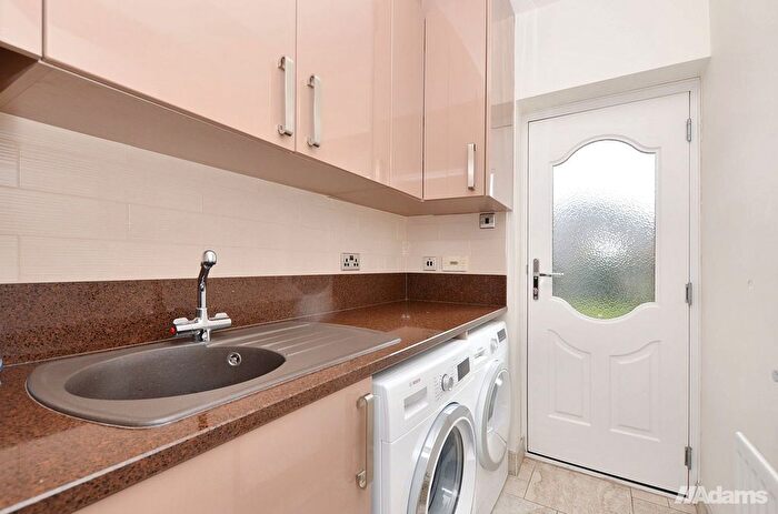 4 Bedroom Detached House For Sale In Pinners Fold, Norton, WA7