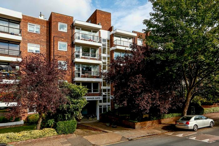 3 Bedroom Flat To Rent In Manor Gate, SW15