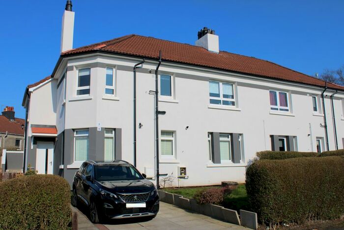 3 Bedroom Flat To Rent In Lennox Terrace, Paisley, PA3