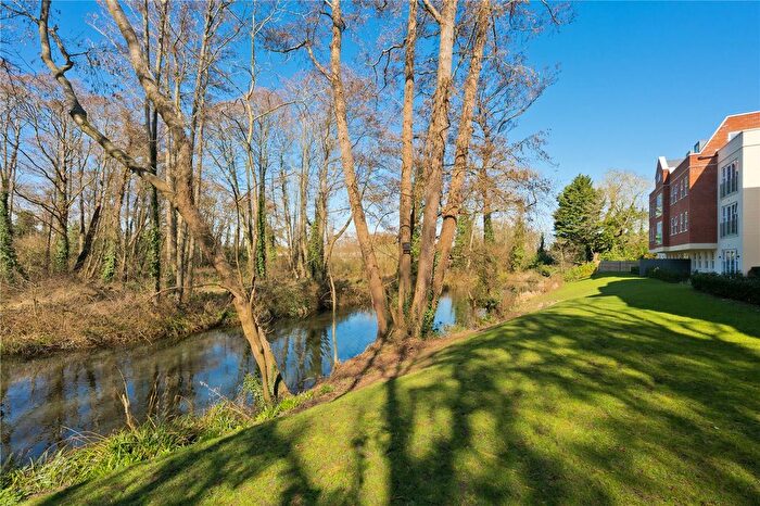 1 Bedroom Flat For Sale In Jubilee Gardens, Weybridge, KT13
