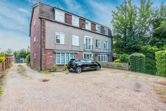 1 Bedroom Flat To Rent In The Ridgeway, Enfield, EN2