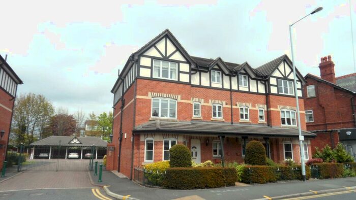 3 Bedroom Flat To Rent In Tudor Court, Bramhall, Stockport, SK7