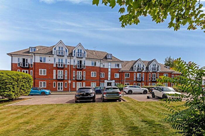 1 Bedroom Flat For Sale In Park View Close, St. Albans, AL1