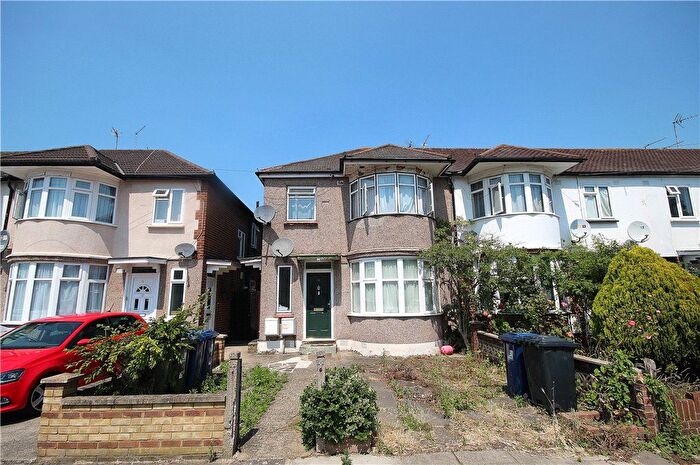 2 Bedroom Flat To Rent In Stanley Avenue, Greenford, UB6