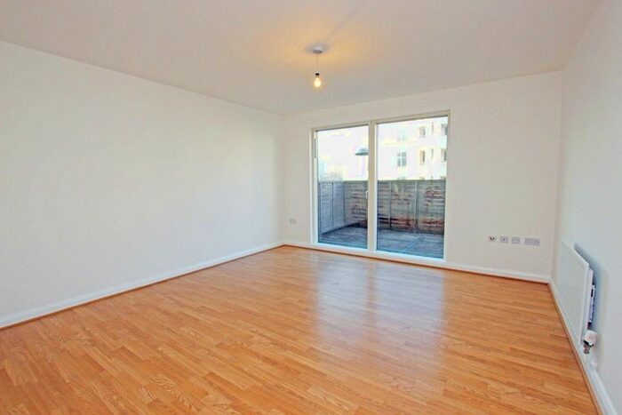 1 Bedroom Flat To Rent In Wood Lane, London, W12