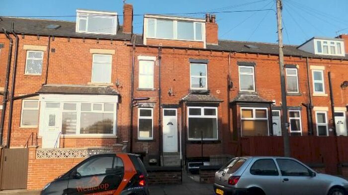 3 Bedroom Property To Rent In Crossflatts Crescent, Beeston, Leeds, LS11