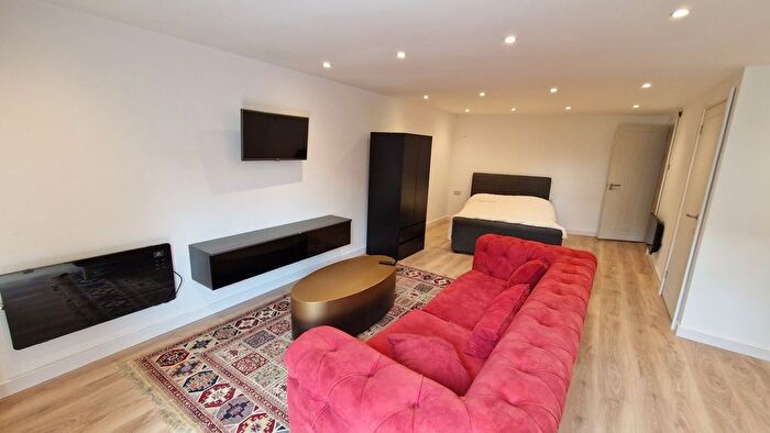 1 Bedroom Flat To Rent In Sutton Road, Hounslow, TW5