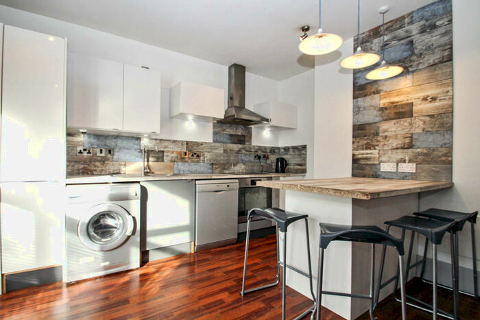 2 Bedroom Ground Flat To Rent In Vesper Road, Kirkstall, LS5