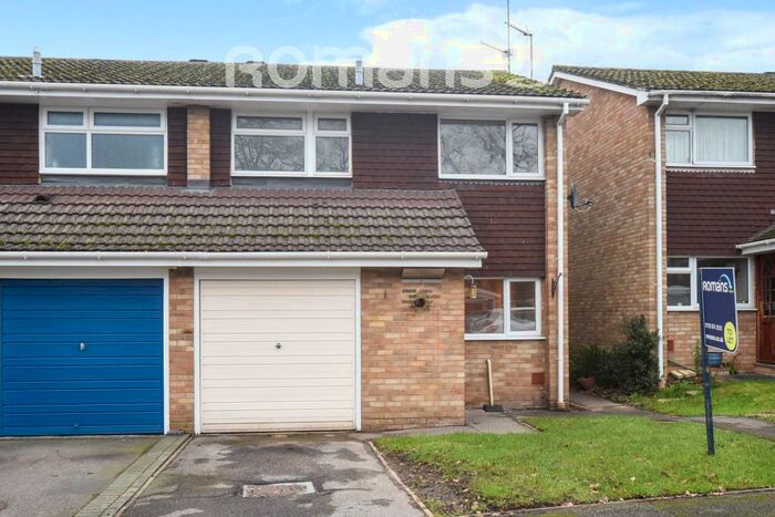 3 Bedroom Semi-Detached House To Rent In Jerrymoor Hill, Finchampstead, RG40