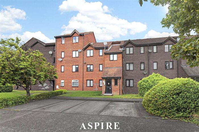 1 Bedroom Flat For Sale In ***Chain Free*** Porter Close, Grays, RM20