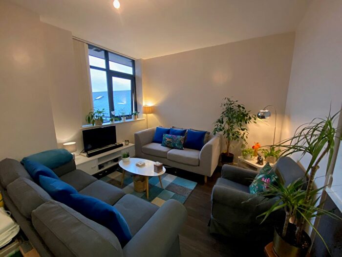 2 Bedroom Flat To Rent In Dawsons Square, Pudsey, LS28