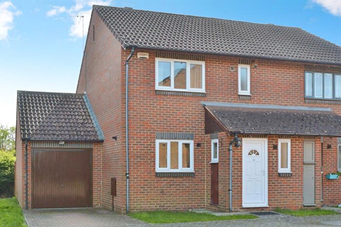 3 Bedroom Semi Detached House For Sale In Hartdames, Shenley Brook End, Milton Keynes, MK5