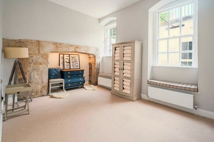 2 Bedroom Apartment To Rent In North Parade, Bath, BA2