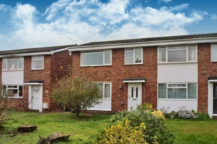 3 Bedroom Semi-Detached House To Rent In Hartland Avenue, Bedford, Bedfordshire, MK40