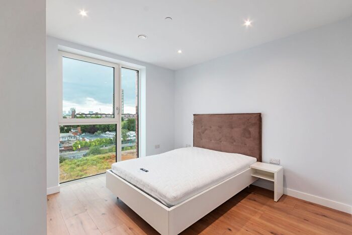 3 Bedroom Flat To Rent In Uncle Deptford, Henry Street, London, SE8