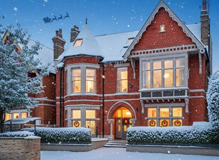 2 Bedroom Flat For Sale In Gordon Road, Ealing, London, W5