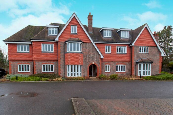 2 Bedroom Flat To Rent In Shoppenhangers Road, Maidenhead, SL6