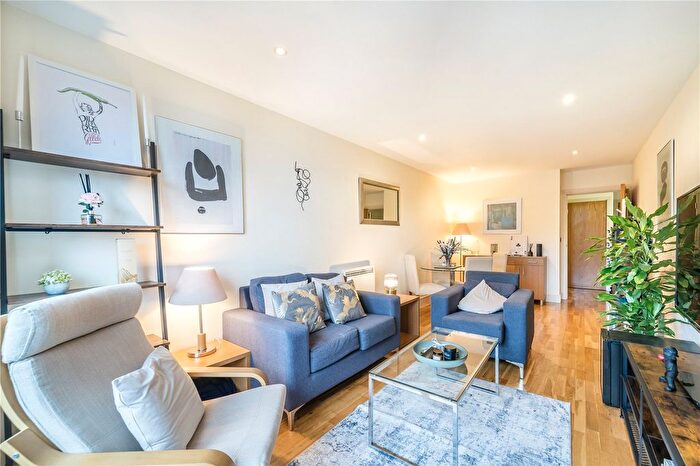1 Bedroom Flat For Sale In Southwark Bridge Road, London, SE1