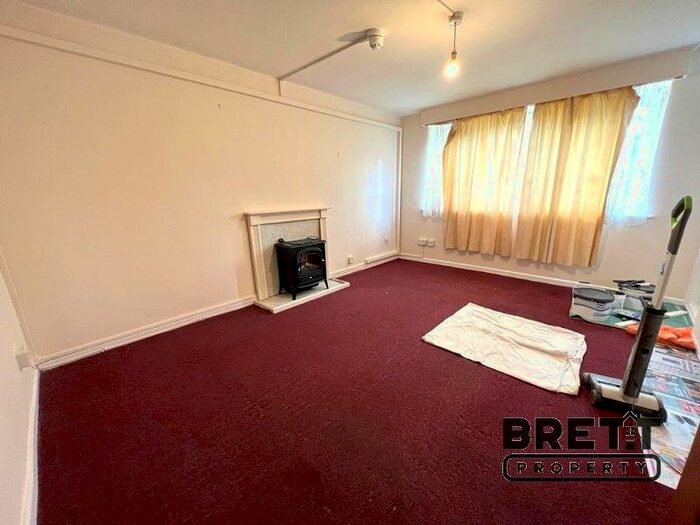 2 Bedroom Flat To Rent In Goshawk Road, Haverfordwest, Pembrokeshire., SA61