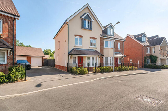 4 Bedroom Semi Detached House For Sale In Fir Tree Road, Woodley, Reading, Berkshire, RG5