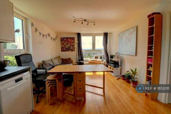 2 Bedroom Flat To Rent In Pierrepoint, London, SE25