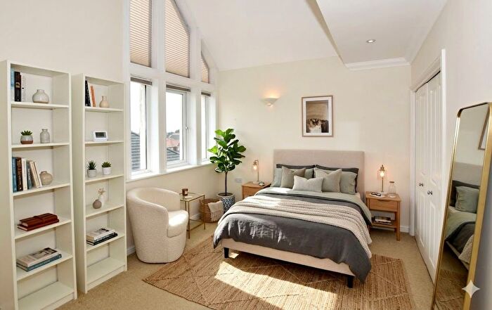 2 Bedroom Flat For Sale In Saddlers Mews, Ramsgate, CT12