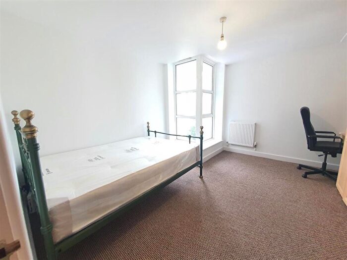 2 Bedroom Apartment To Rent In Barrier Point Road, London, E16