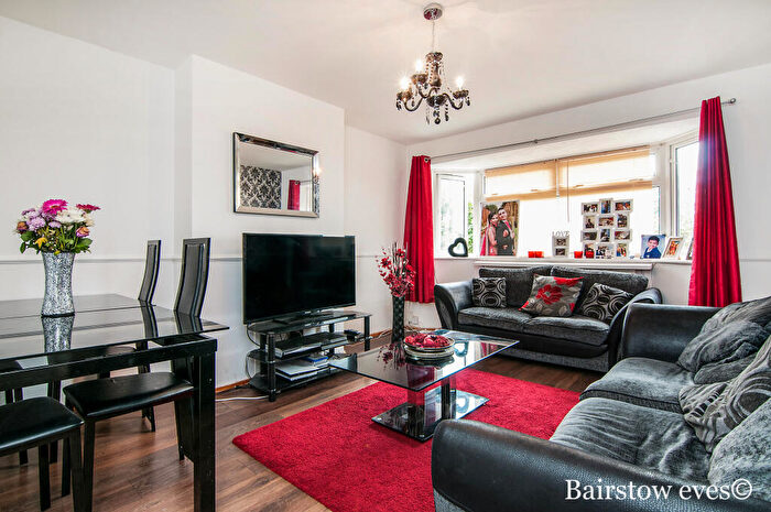 2 Bedroom Maisonette To Rent In Lowlands Gardens, Romford, RM7