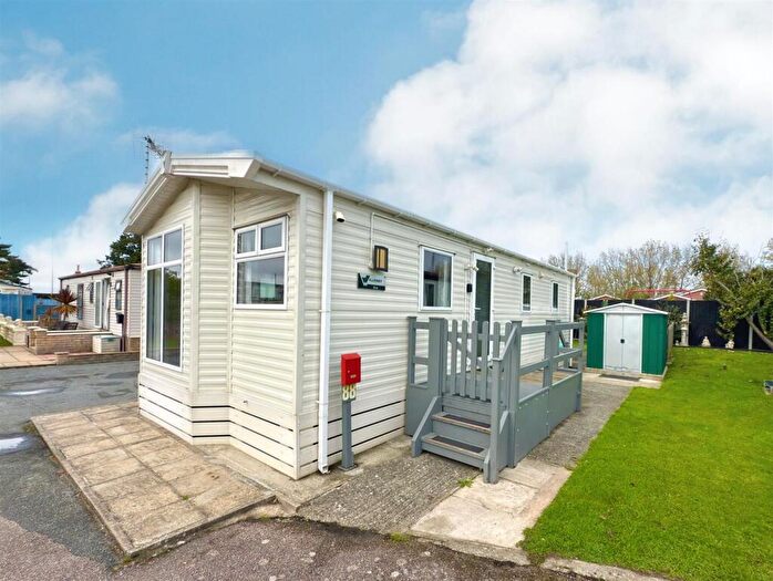 1 Bedroom Park Home For Sale In Beach Farm Park, Arbor Lane, Pakefield, Lowestoft, NR33