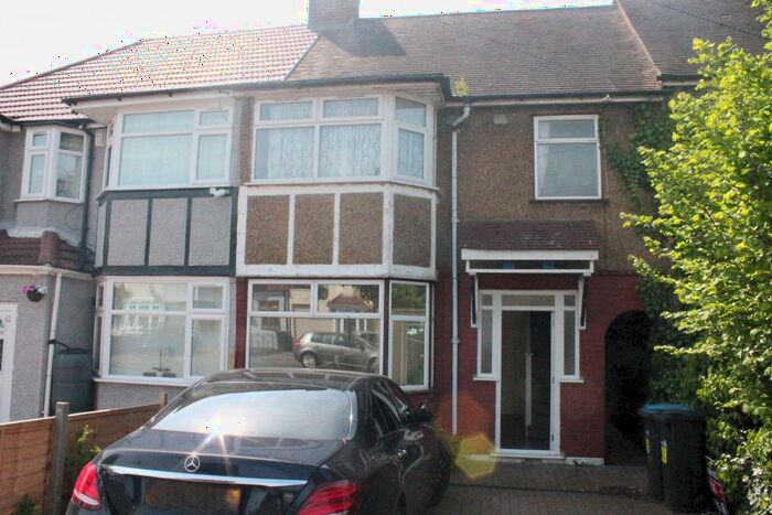 4 Bedroom End Of Terrace House To Rent In Chestnut Road, Enfield, EN3