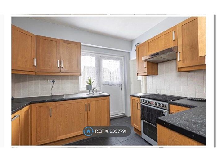 2 Bedroom End Of Terrace House To Rent In Dagenham, Dagenham, RM9