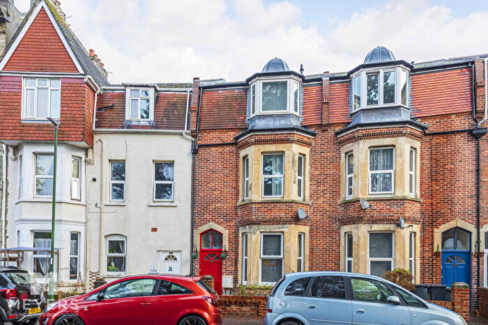 2 Bedroom Apartment To Rent In The Crescent, Bournemouth, BH1