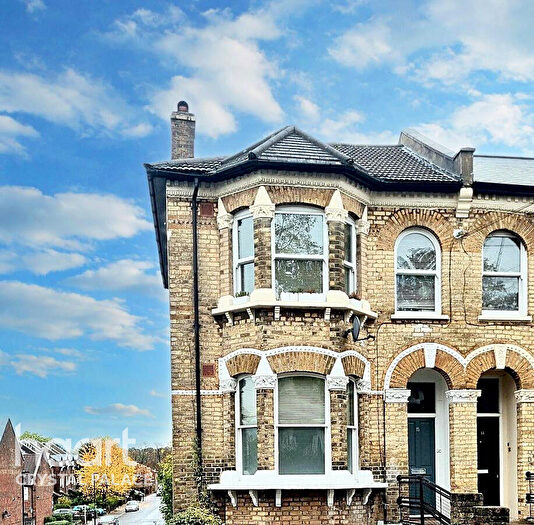 2 Bedroom Flat For Sale In Whiteley Road, London, SE19