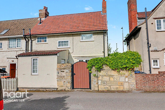 3 Bedroom Semi-Detached House For Sale In Great North Road, Woodlands, Doncaster, DN6