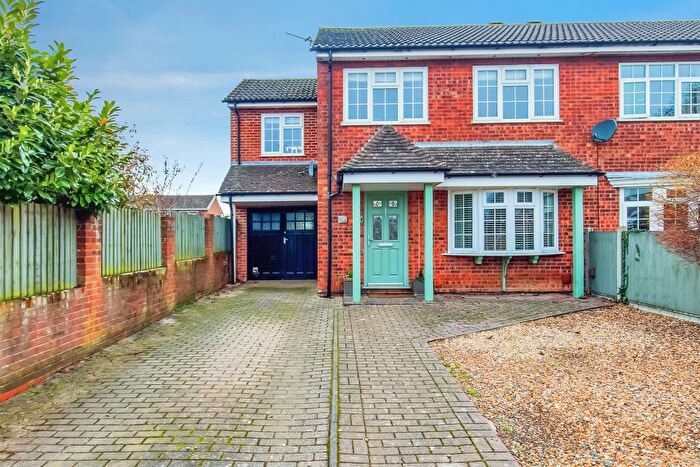 4 Bedroom Semi Detached House For Sale In Moorfield Road, Rothwell, Kettering, NN14