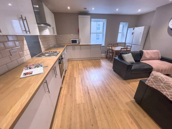 5 Bedroom Flat To Rent In Hardman Street, L1