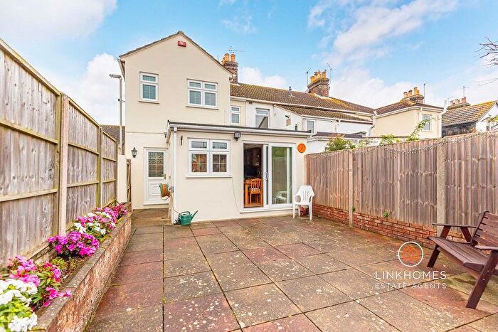 3 Bedroom Terraced House For Sale In Elizabeth Road, Poole, BH15