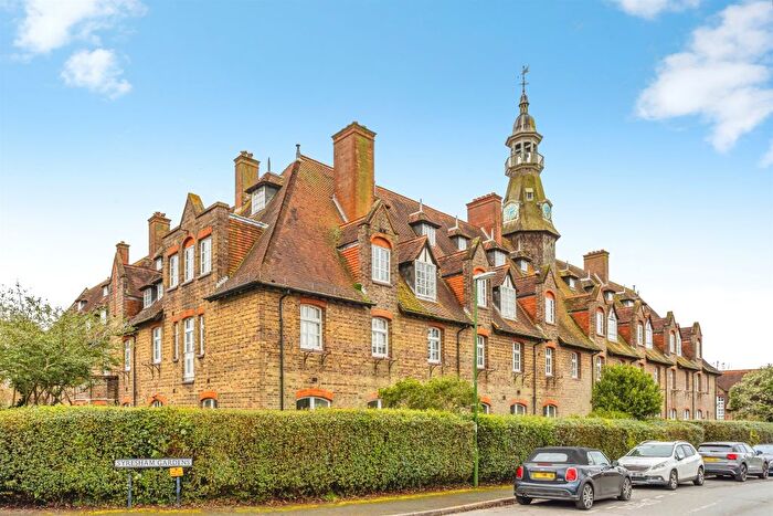 1 Bedroom Flat For Sale In Syresham Gardens, Haywards Heath, RH16