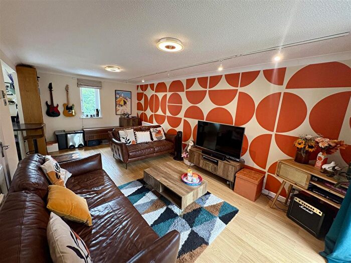 2 Bedroom Flat For Sale In Rozel Square, Manchester, M3