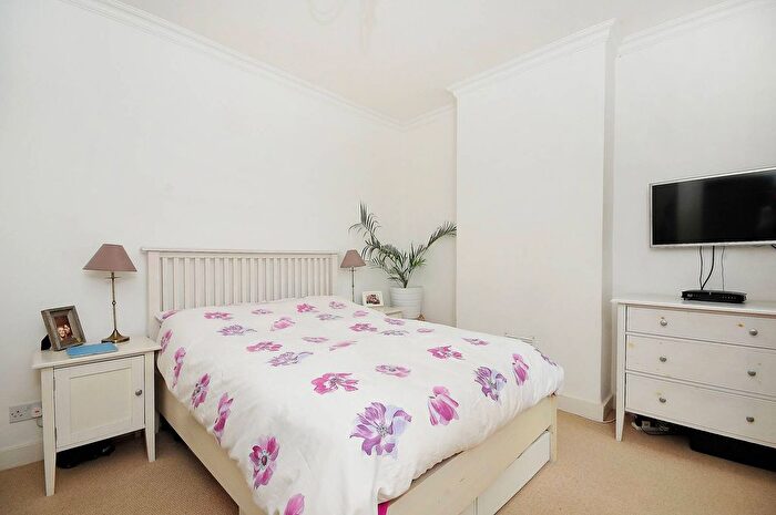 2 Bedroom Flat To Rent In Thames Road, Strand On The Green, Strand On The Green, London, W4