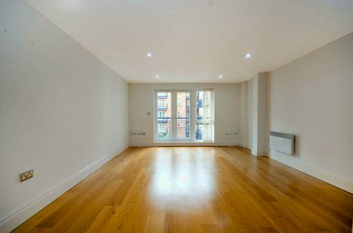 2 Bedroom Flat To Rent In Royal Quarter, Kingston, Kingston Upon Thames, KT2