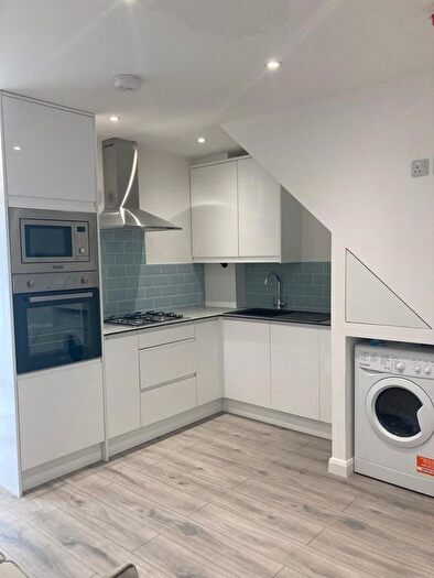 1 Bedroom Flat To Rent In Regents Park Road, London, N3