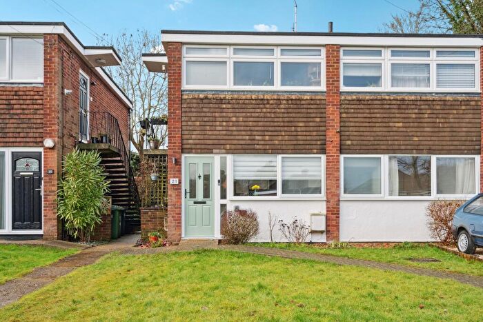 2 Bedroom Flat For Sale In Cherry Orchard, Amersham, HP6